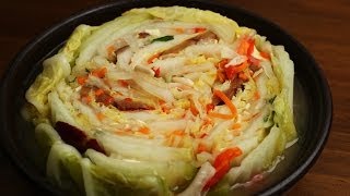 Non-Spicy Kimchi (White kimchi: Baek-Kimchi: 백김치)