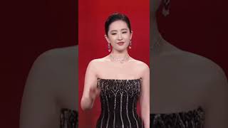 神仙姐姐刘亦菲: 玫瑰之美与永恒的风采 (Liu Yifei: Rose Beauty and Timeless Elegance)