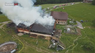 14 Feuerwehren bei Großbrand auf Bauernhof in St. Johann am Wimberg im Einsatz