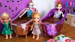Mother's Day ! Elsa and Anna toddlers - surprise - gifts - spa - cake - bath - nails painting