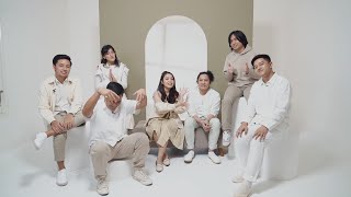 Gerald Situmorang, HIVI!, Ify Alyssa \u0026 Sri Hanuraga - Bermain Rintik Di Musim Hujan (EPK)