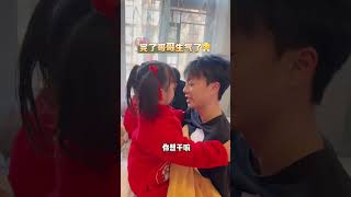 以为这次哥哥真要生气了？谁知妹妹一首歌就把他逗乐了#点音小电脑 #哥哥的小尾巴 #兄妹日常