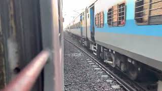 High Speed Crossing With 15714 - Patna - Katihar InterCity Express (PNBE - KIR) At Athmal Gola