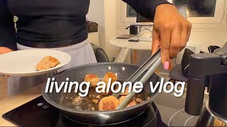 Independent living vlog: finding meals that are quick and easy, struggling with routines