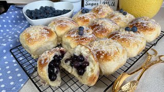 Yeast rolls with crumble topping