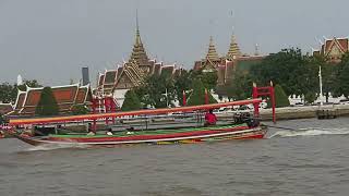 ล่องเรือชมพระราชวัง \