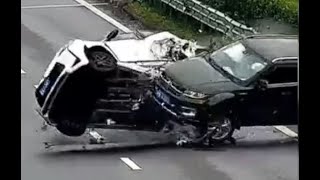 Idiots in Cars | China | 39