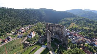 Eine verbrannte und mystische Burg wurde zur Ruine