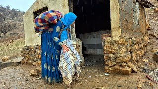 🌧️ Life or Death Survival: Mother’s Race for Shelter in Torrential Rain! ⛰️