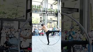 Cyr wheel #魚干的勵志名言#特技#街頭藝人#shortsviral##特技表演#雜耍#streetartist#performershowreel#shortsfeed