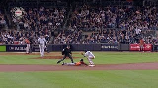 AL WC: Villar steals second base in the 7th inning