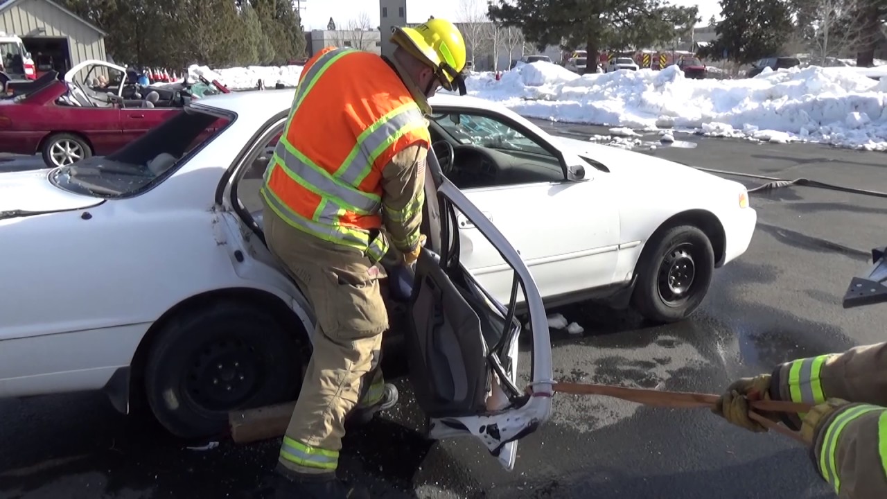 Video: Extrication Training Tip: Vehicle Door Removal