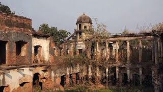 Dubolhati rajbari, Naogaon - যেকোন সময় ভেঙ্গে পড়তে পারে মৃত্যুফাঁদ দুবলহাটি রাজবাড়ি, নওগাঁ