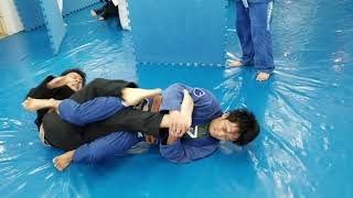 Saddle lock sweep, kneelock and gurad pass Riki Yoshinaga