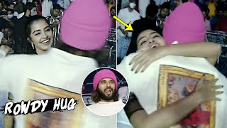 ROWDY HUG😍: Vijay Devarakonda Tight Hug To Anupama Parameswaran |  Daily Culture