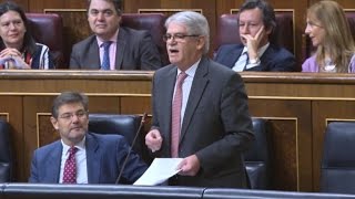 Dastis: Irse fuera de España, enriquece