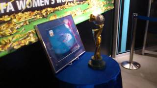 「FIFA女子ワールドカップドイツ2011 トロフィー」一般公開