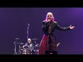 shirley manson breaks up fight at kroq almost acoustic christmas 2023 plus 1 crush garbage live