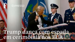 Trump empunha espada e dança em evento pós-posse