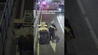 交警在巡逻时发现一位老人拉着板车上坡很吃力，随即将警用摩托车停在后方警示，上前帮助老人推车… #交警 #正能量 #暖心