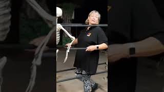 Skeleton moves. #shorts #skeleton #skeletondance #inthemiddle #funnyvideo #funny #funnyshorts #fun