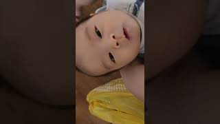 ペロペロ赤ちゃん（０歳児2ヶ月）