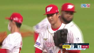 05/16 中信 VS 味全 賽後，高雄在地球員趙璟榮中繼兩局無失分，在家鄉奪下生涯首勝