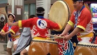 夏のゲリラライブ　中止の潮まつり当日、潮太鼓に喝采