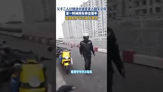 父子二人行駛途中碰見老人翻車受傷，第壹時間停車伸出援手，直到救護車趕到才離開#善意 #人間冷暖 #shorts