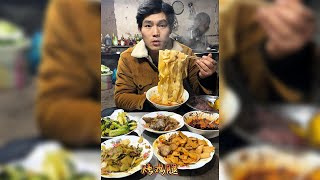 Mukbang 今天下午去山上砍柴，搞饿了，铁锅炒菜就是下饭啊#mukbang