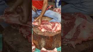 গরুর সিনার মাংস কাটিং এবং বিক্রি ভিডিও। Fresh Cow Meat Cutting Video #bigcowlegcuttin #cowlegcutting