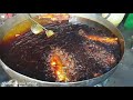 lahore best fried fish jahan sadiq machli wala se b zayda rush hota hai machli khana walon ka