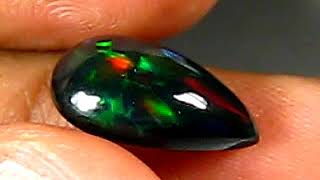 3.06 cts opale noire Welo Ethiopie 14.70*9.4*5mm