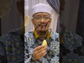 menikmati buah salak dato ustaz kazim