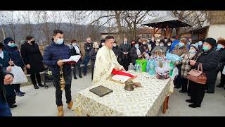 Sfinţirea cea mare a apei la Biserica „Naşterea Maicii Domnului“ din Valea Foii.