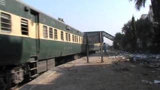 THAR EXPRESS FROM INDIA VIA MONA BAHU / KHOKARAPAR REACHING KARACHI ON 24  11 2013