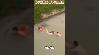 小孩溺水妈妈去救也被淹，被好心人救起