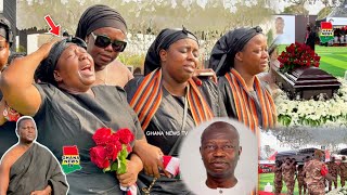 EMÖTIONÅL: Ashanti’s Finest Fashion guru Uni-Jay Ltd couldn’t stop her tẽärs at Husband’s funeral