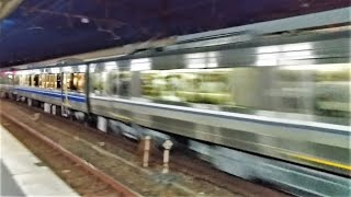 JR西日本 223系1000番台 V003編成 リニューアル A SEAT 有料座席指定＋223系2000番台 W編成 新快速 草津行き 膳所駅通過 20230830