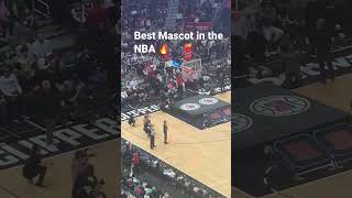 Crazy Dunk at halftime by Clippers mascot Chuck