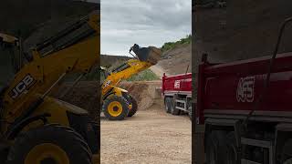 JCB 4CX backhoe loader loading a tipper truck with gravel. #jcb #heavyequipment #backhoeloader