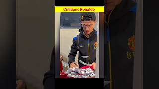 রোনালদো তার জার্সি তার ফ্যান দের কে দিয়ে দিল#ronaldo #cr7