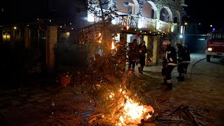 Ünnepi pánik: kigyulladt Gáspárék karácsonyfája, a tűzoltókat is ki kellett hívni