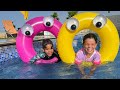 Amira play in the pool with new inflatables with her cousins ​​😍