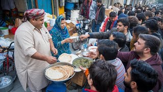 50/- Rs ULTIMATE DESI PUNJAB BREAKFAST | ROADSIDE DUKH SUKH SAAG ALOO PARATHA | LAHORE STREET FOOD