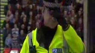 paul hartley vs policeman