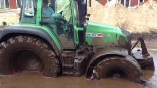 Tractor in the mud/Rijd zich vast in de blubber/complete movie