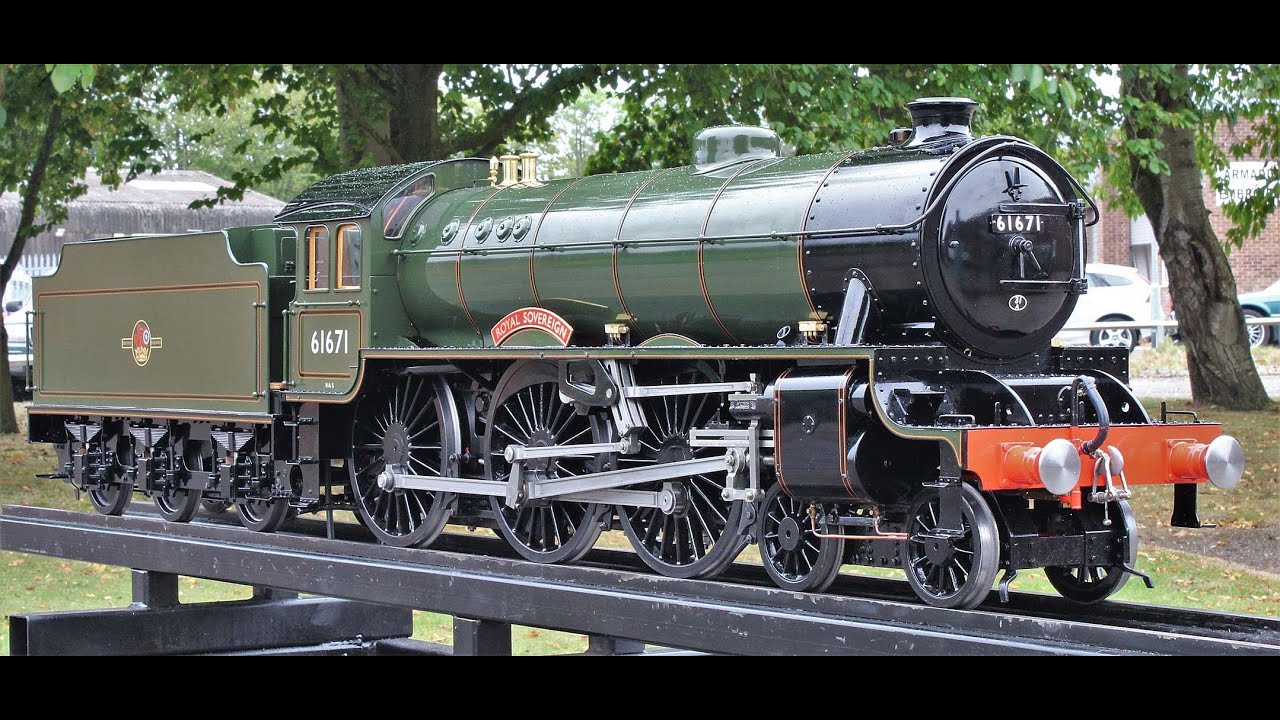 5 Inch Gauge LNER B2 4-6-0 "Royal Sovereign" - YouTube