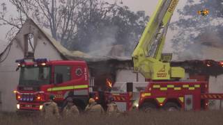 Villa totalförstörd i brand