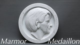 Medaillon aus Marmor / Steinbildhauer